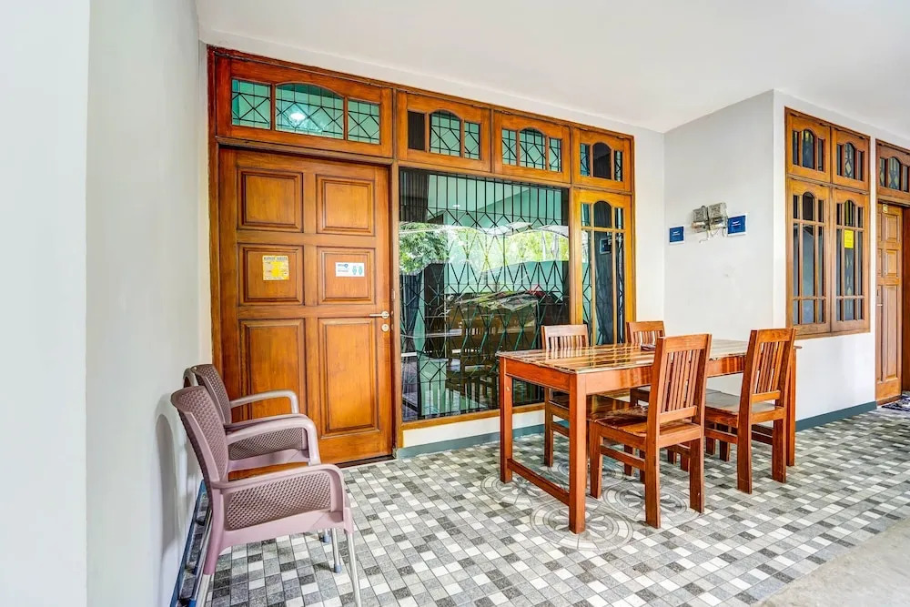 OYO Titik Koma Guest House