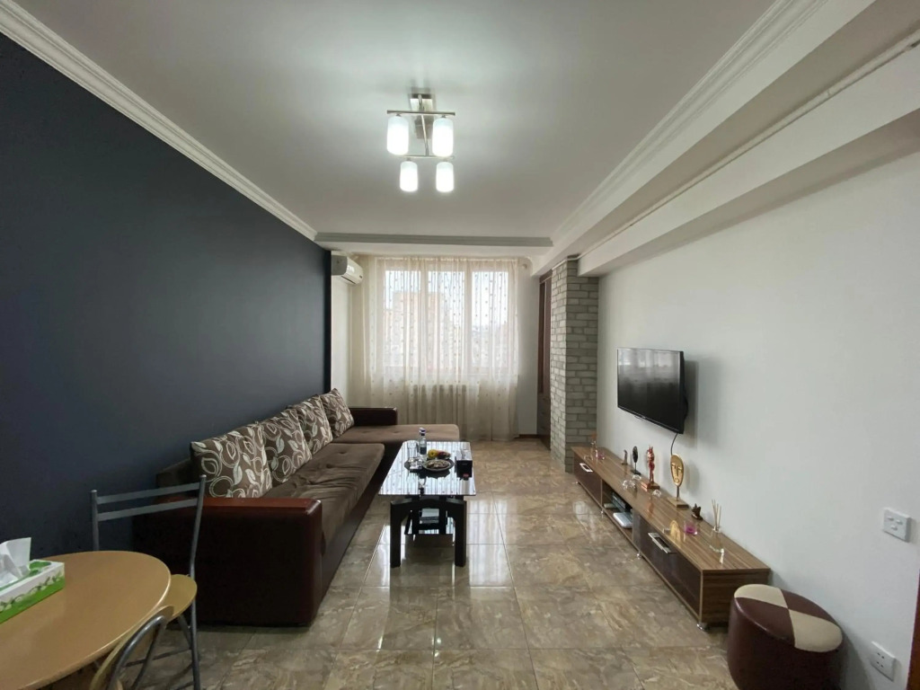 Eznik Koghbatsi- Amiryan crossroads 1 bedroom Newly Renovated apartment KO200