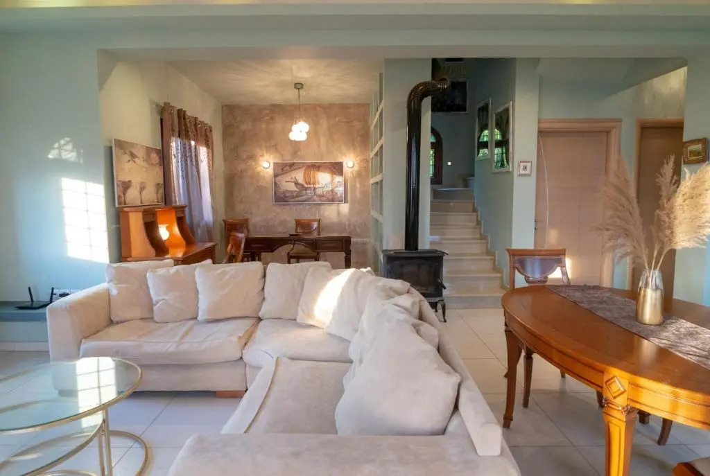 Villa Evzimthea, a wonderful house in the woods
