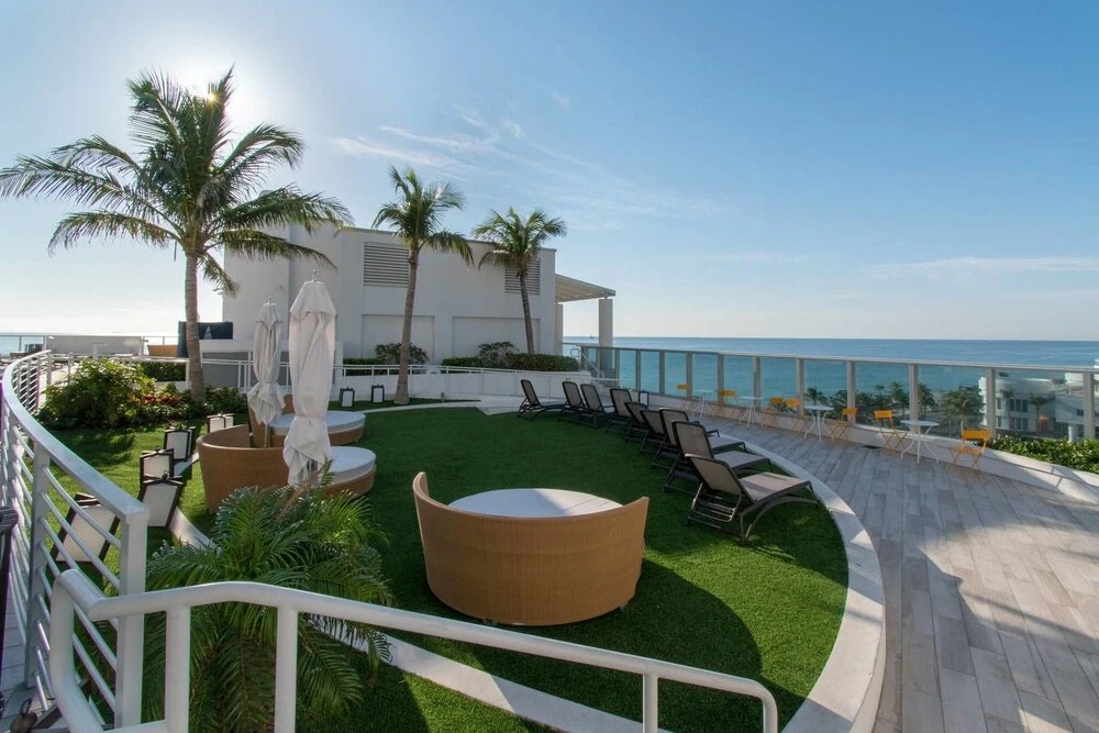 Luxury Beachfront Studio-with Daily Cleaning