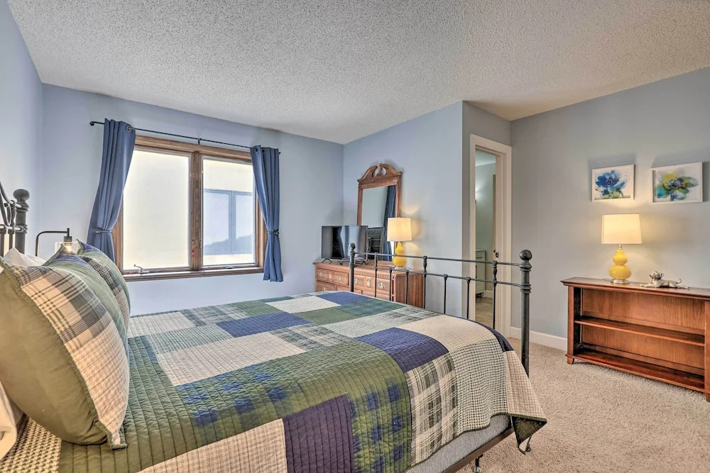 Upscale Avon Condo w/ Balcony & Mountain View!
