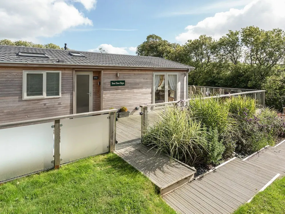 2 Tree Tops, Looe