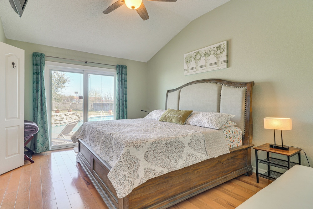 Hot Tub, Pool, & Fire Pit: Gorgeous Hutto Home