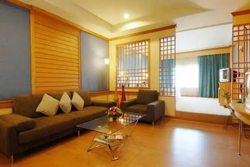 Suriwongse Tower Inn
