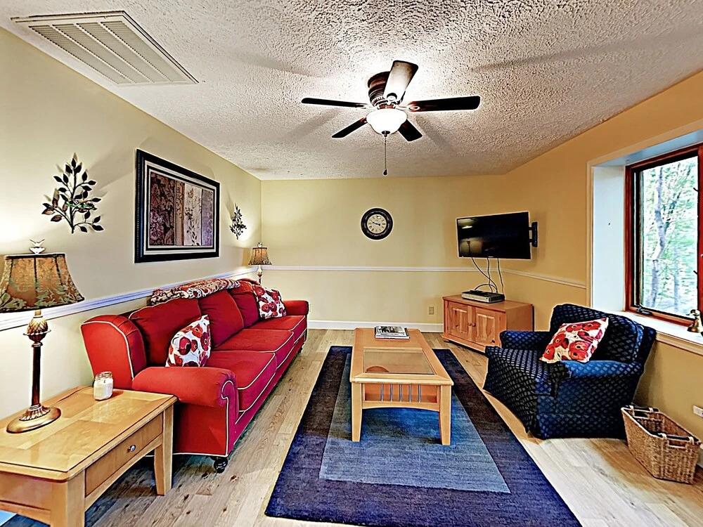 New Listing! Two-unit Rumbling Bald Resort 4 Bedroom Townhouse