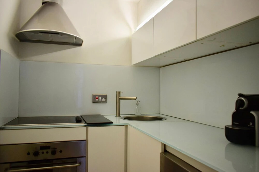 Elegant Mezzanine Studio Flat in Belsize Park