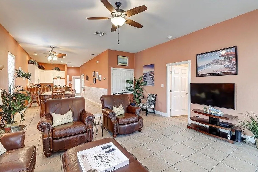 Tropical Niche 3 Bedroom Home by Redawning