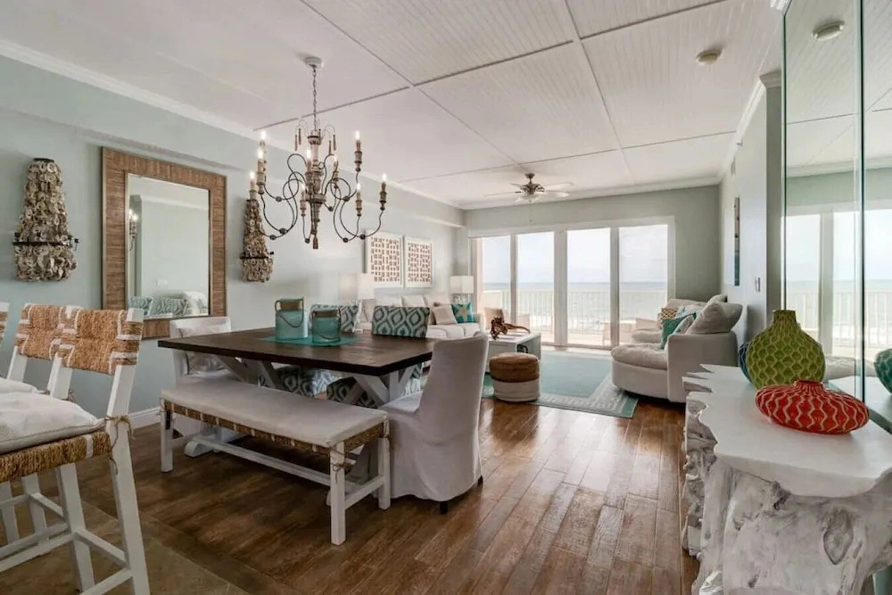 Elegant Oceanfront Pool Hot Tub at Sanibel Condos