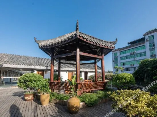Yicheng Hotel (Langzhong Ancient City Zhuangyuan Branch)