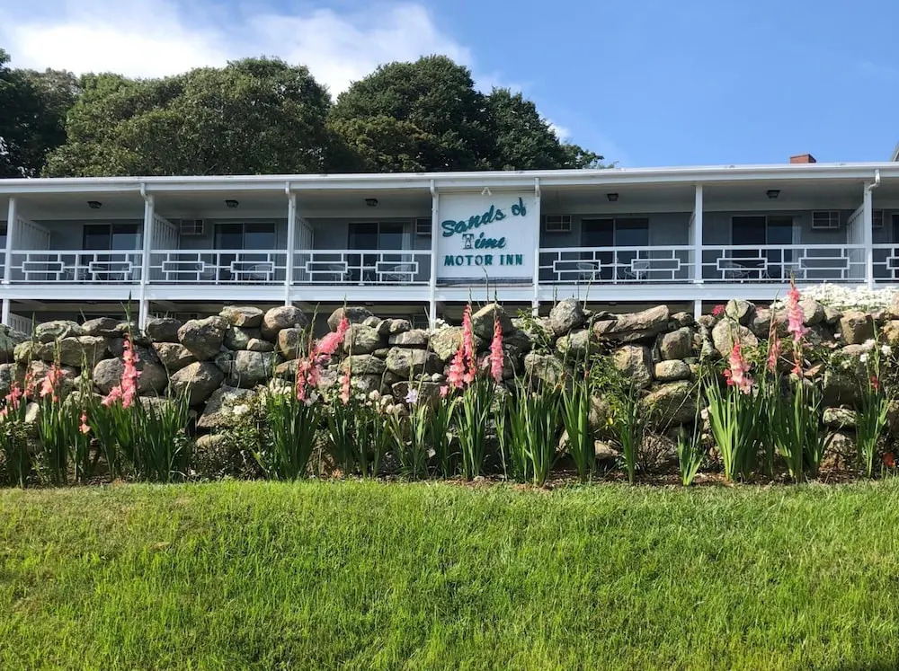 Sands Of Time Motor Inn & Harbor House