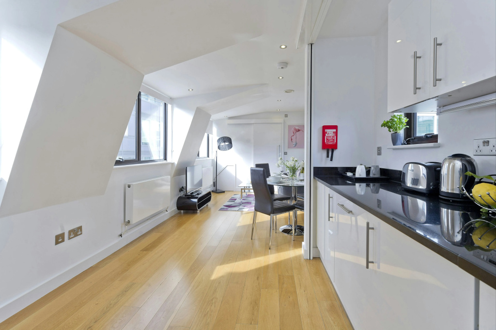 Red Lion Court by City2Stay