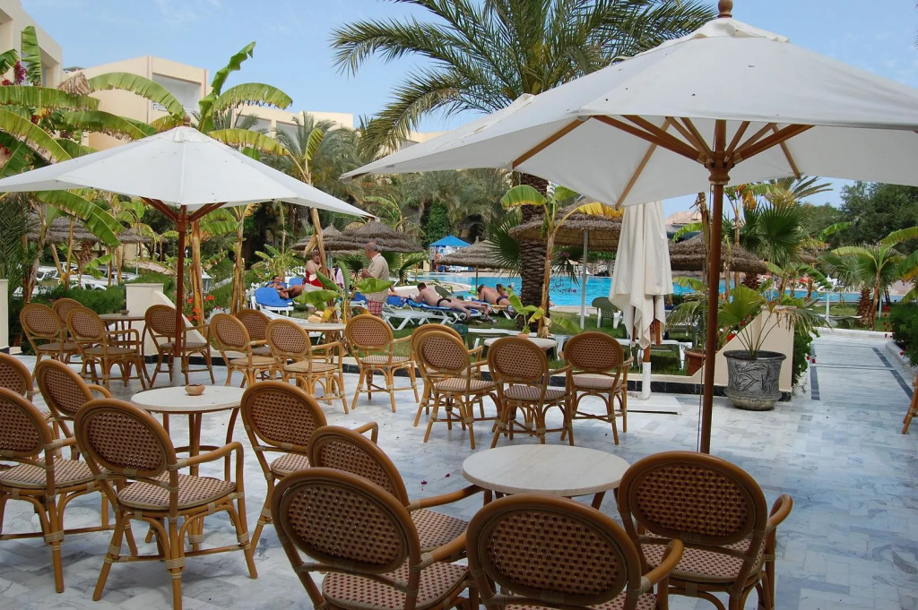 Azur Plaza