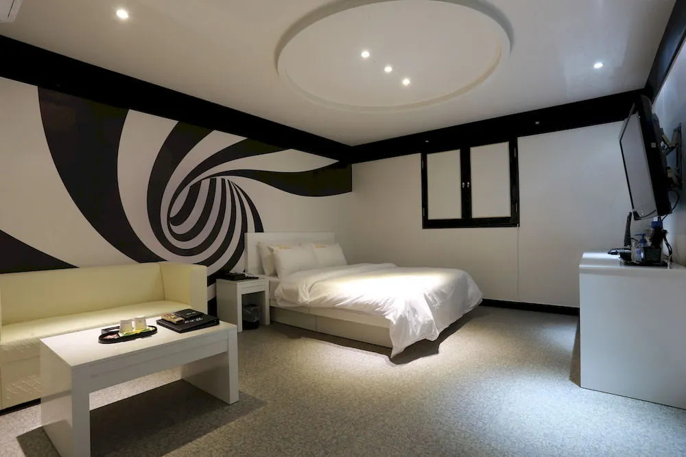 D Day Hotel