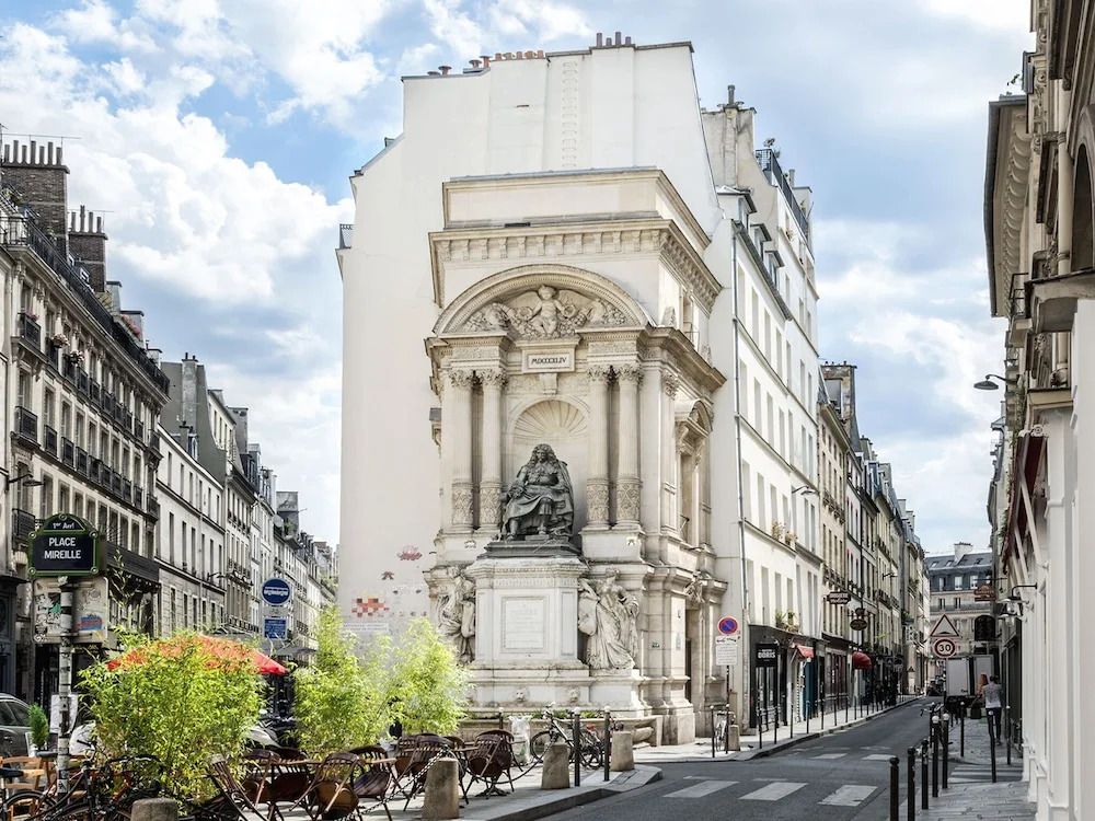 Luxury 3BDR Le Louvre II by Livinparis