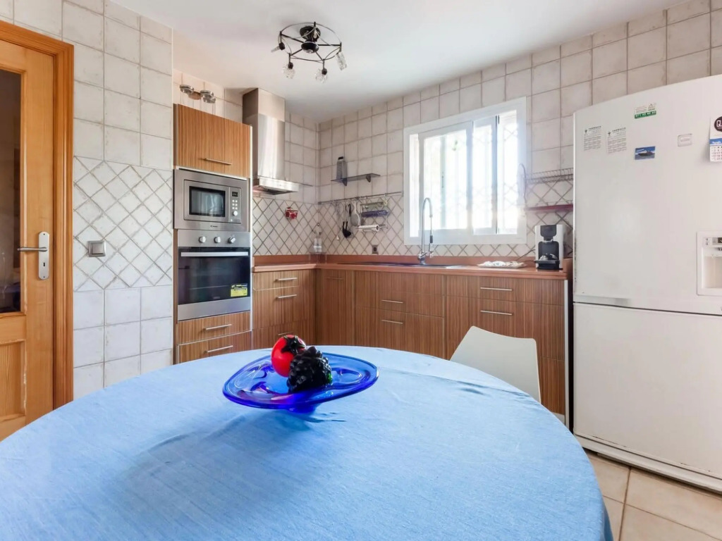 Tranquil Villa Stay in Tolleric