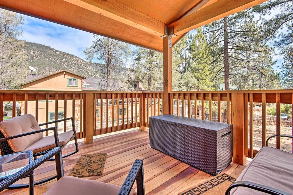 Pine Mountain Club Villa w/ Sauna, Deck + Views