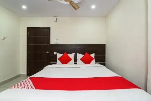 B Hotel by OYO Rooms