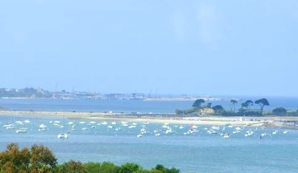 Apartment With 2 Bedrooms in Saint-pol-de-léon, With Wonderful sea View, Enclosed Garden and Wifi