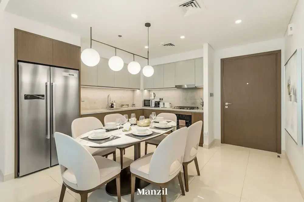 Modern 2BR w Direct Beach Access Emaar Beachfront