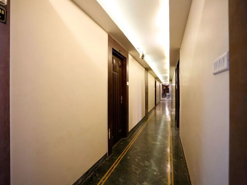 OYO 10433 Hotel Meenakshi