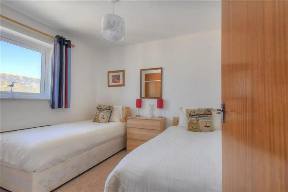 4 Bay View Court