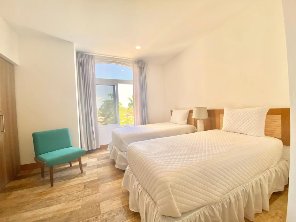 Tropical Luxury 2Bdr condo - Pool view - At the Beach
