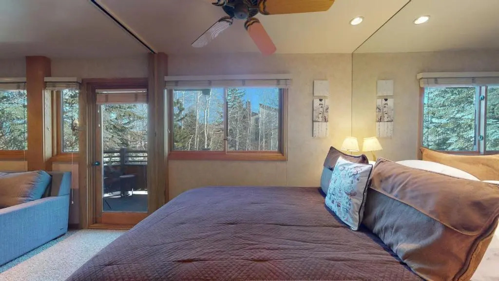 Laurelwood Condominiums Studio Premier Unit 306
