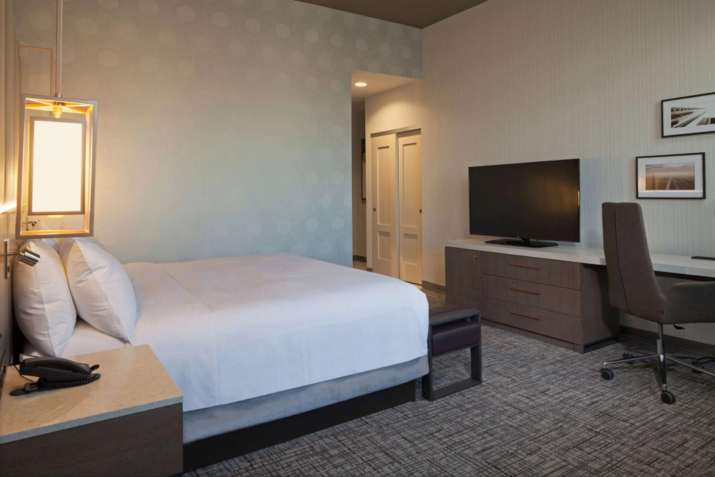 H Hotel Los Angeles, Curio Collection By Hilton