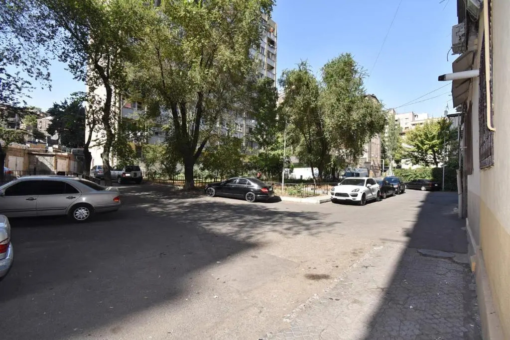 RetroCity Apartments at Mashtots Avenue