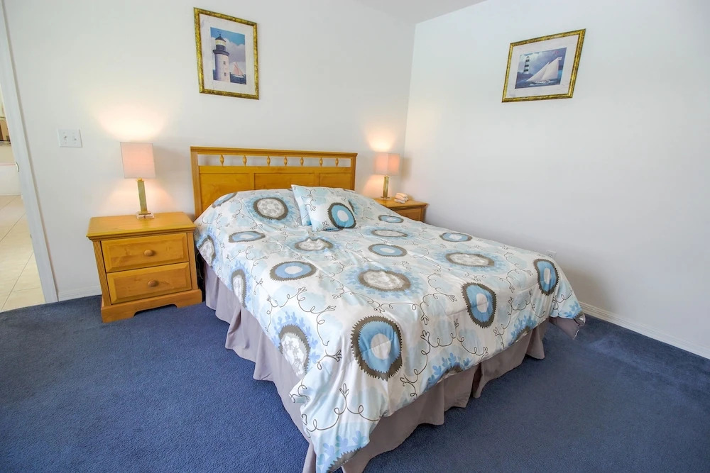 Beautiful & Sunny Pool With Golf View 4 Bedroom Home by RedAwning