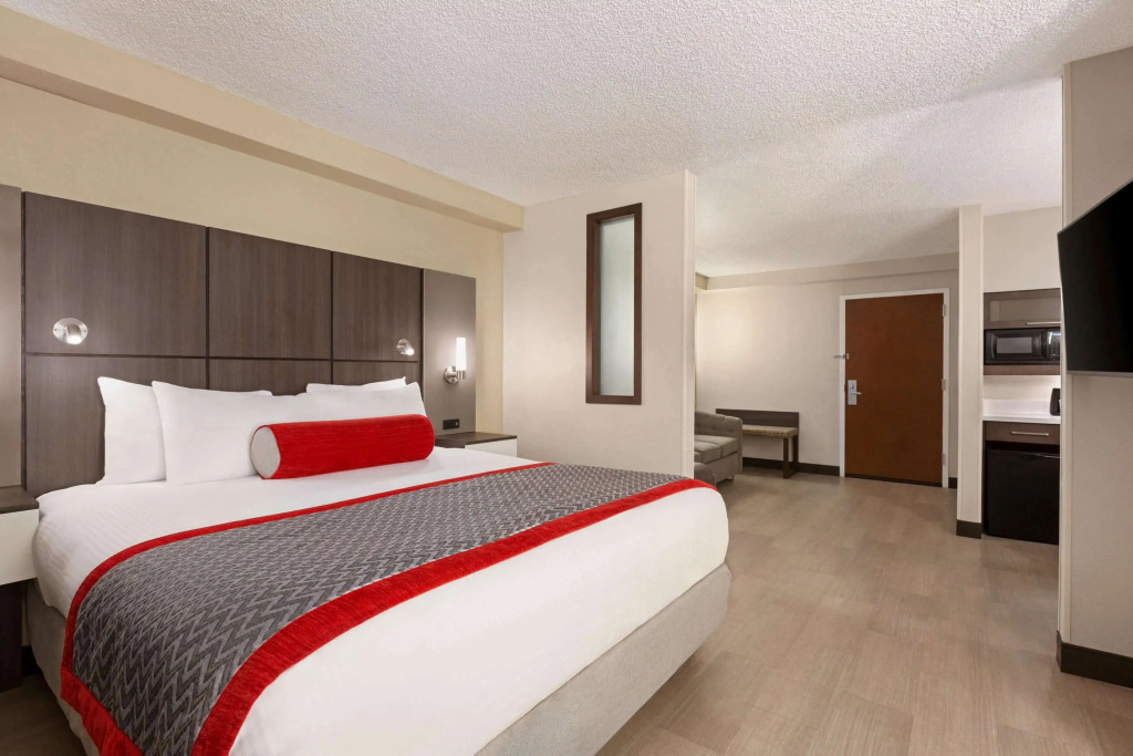 Ramada by Wyndham Suites Orlando Airport- Free Airport Shuttle