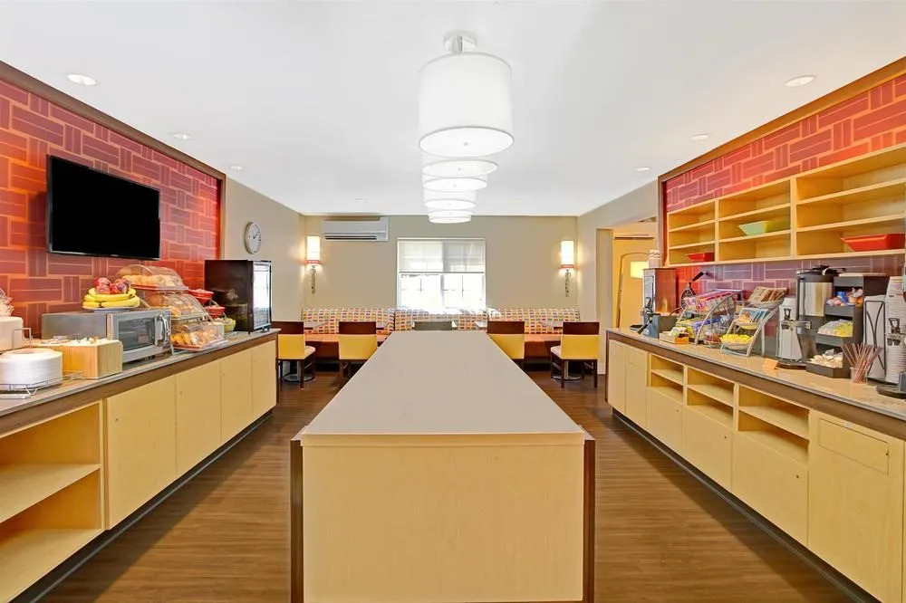 Hawthorn Suites by Wyndham Greensboro