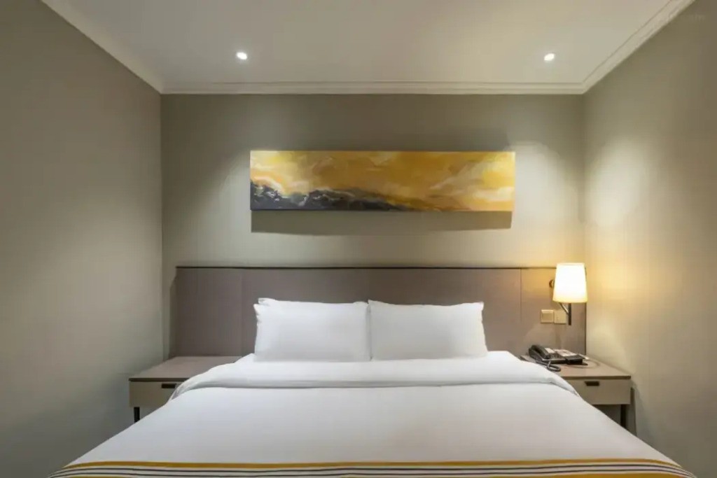 Home Inn Plus Shanghai Huaihai Road Sinan Road