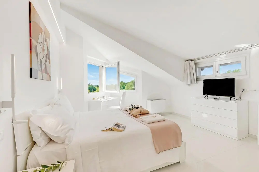 Villa Chimera White 16 with Pool & Gym