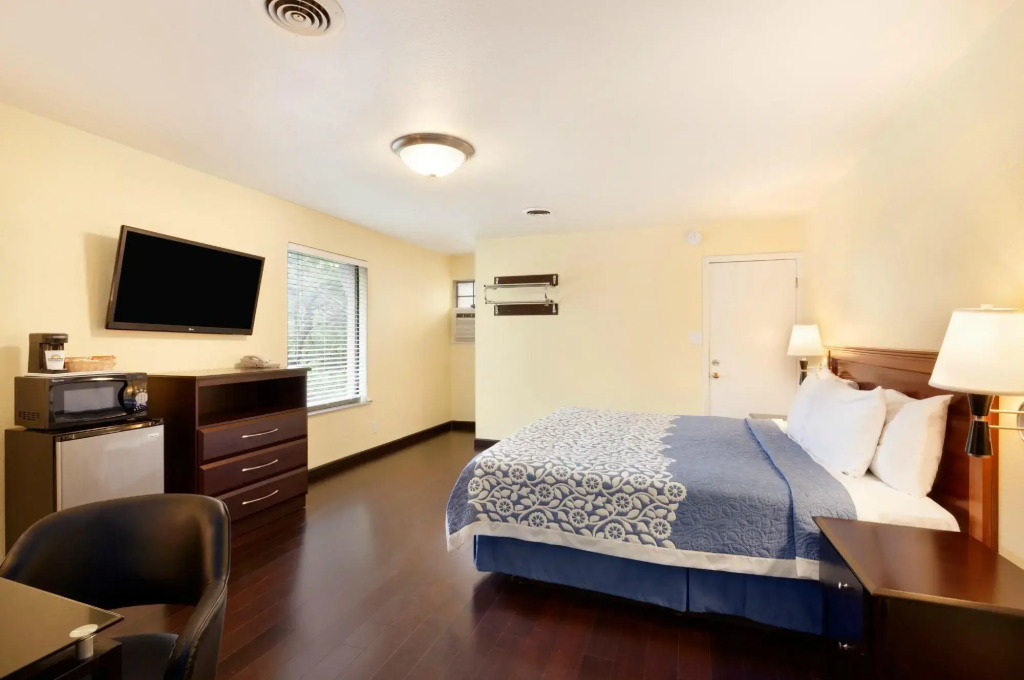 Days Inn by Wyndham Austin/University/Downtown