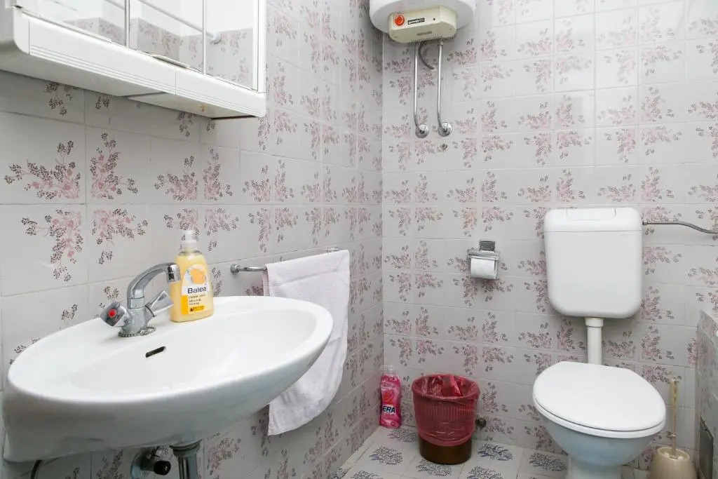 Apartment Angelina - Three Bedroom Apartment With Balcony and Sea View