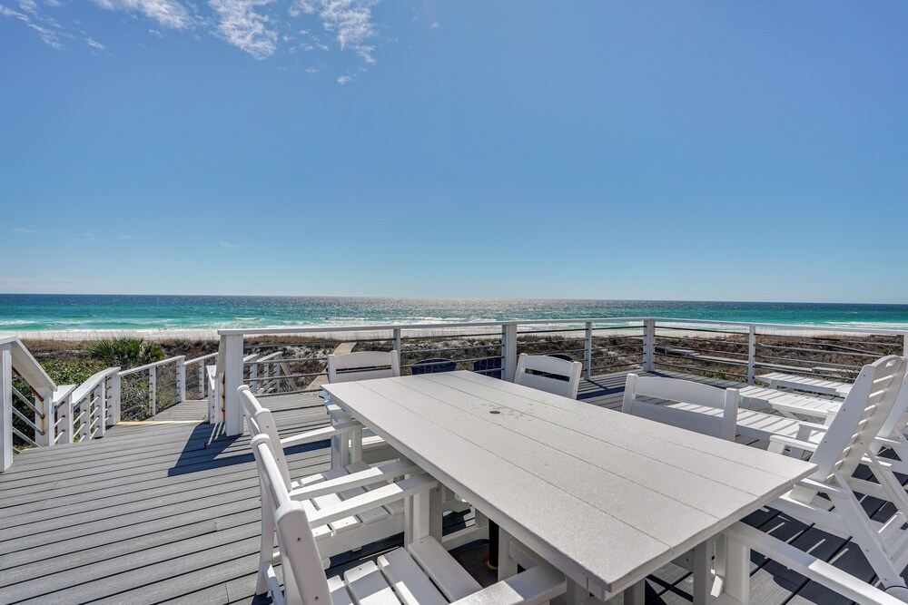 Breezy PCB Retreat w/ Direct Beach Access!