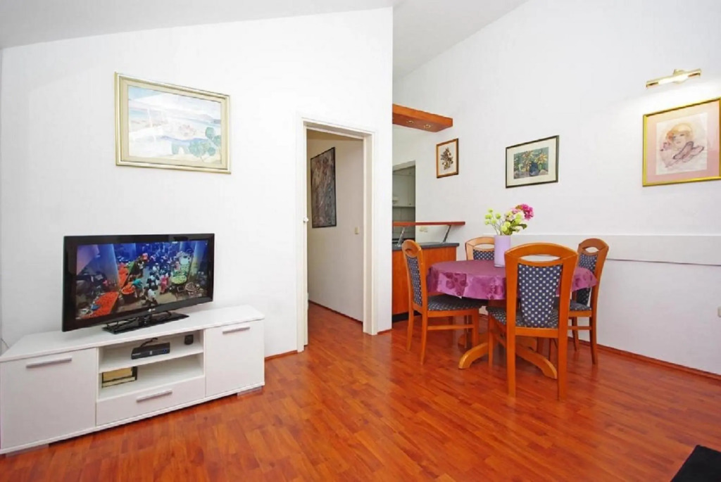 Mila - 2 Bedrooms and Free Parking - A4
