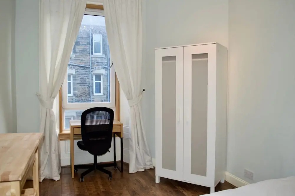 Spacious 2 Bedroom Apartment in Meadowbank