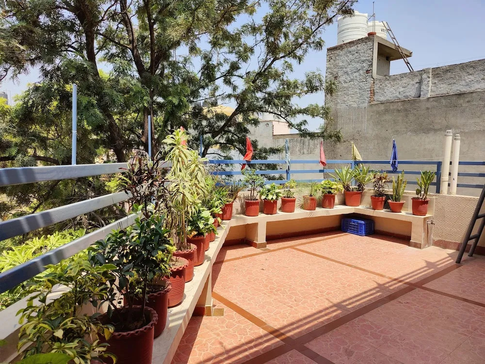 Harish Guest House -Railway Station Road