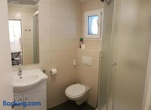 Villa Radoš - 4 Sterne, 3 Apartments für maximal 18 Gäste