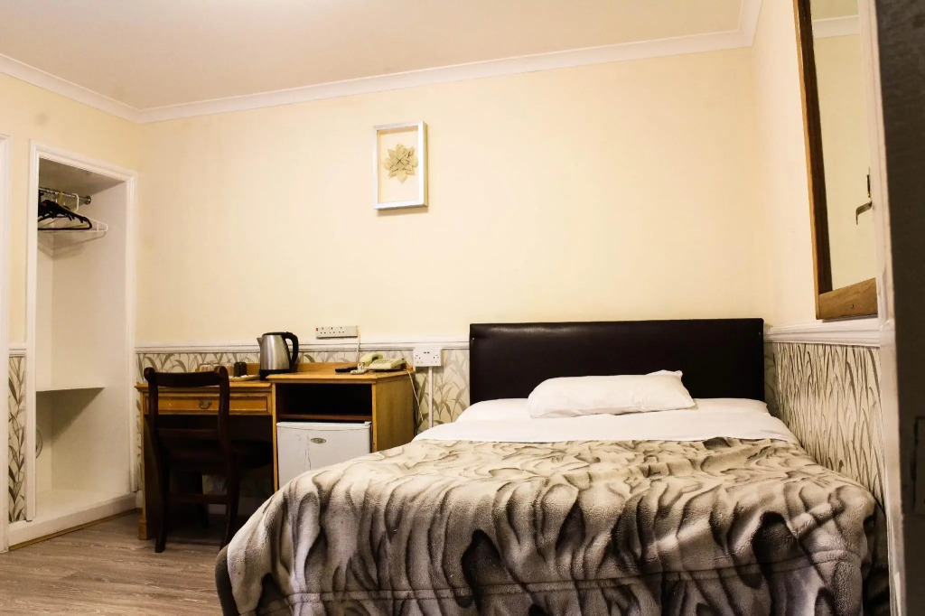 Ventures Hotel