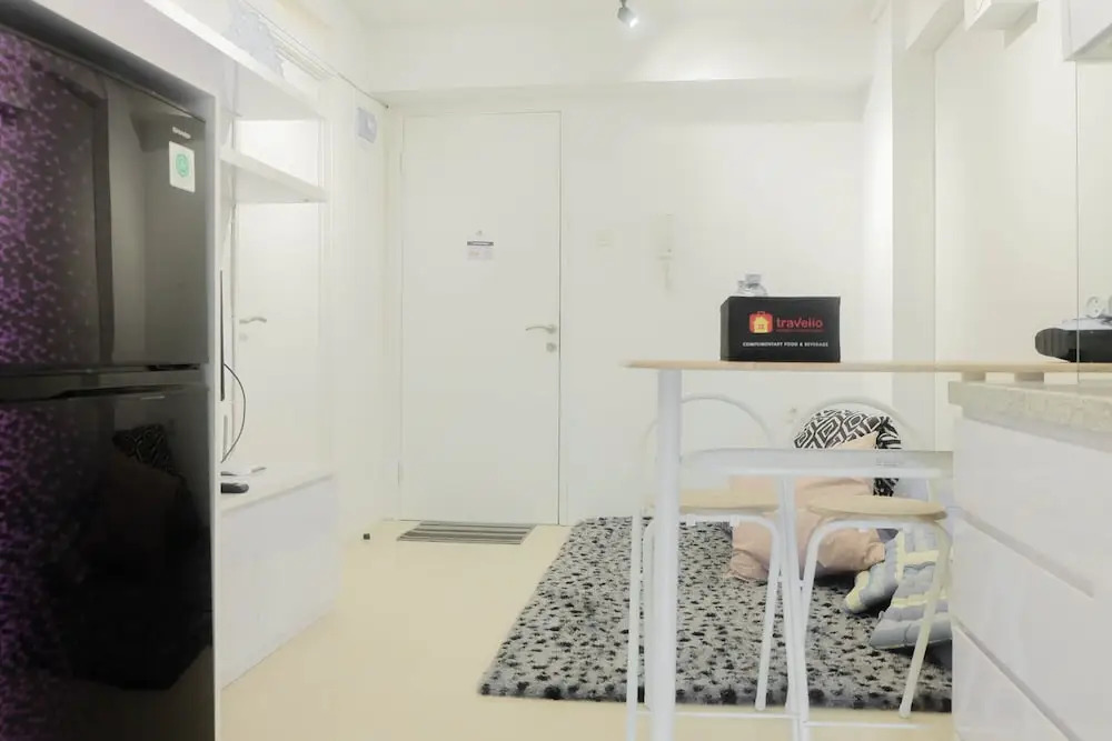 Stylish and Modern 2BR Bassura City Apartment
