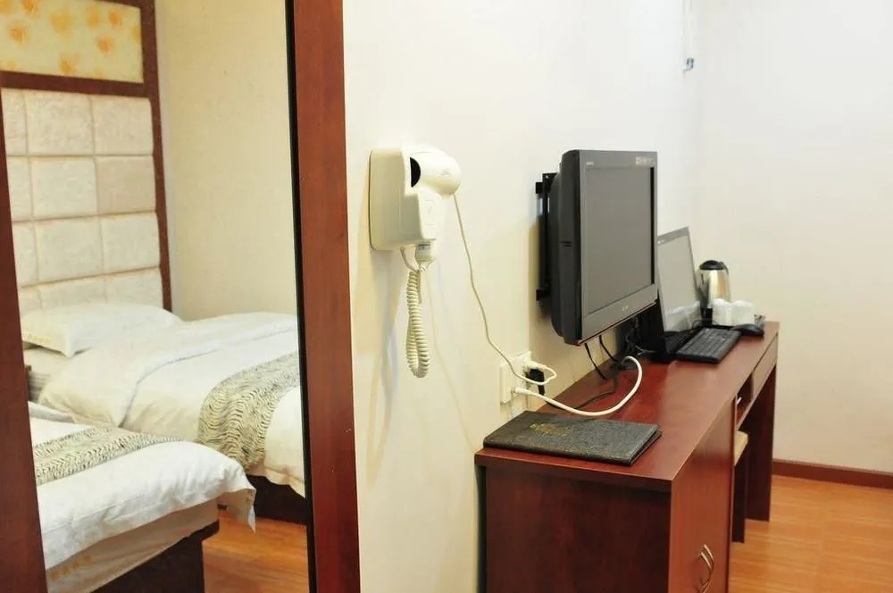 Kaite Hotel (Guangzhou Meihuayuan Metro Station)