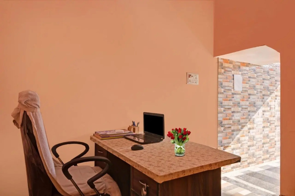 OYO Flagship 80598 Aditya Guest House