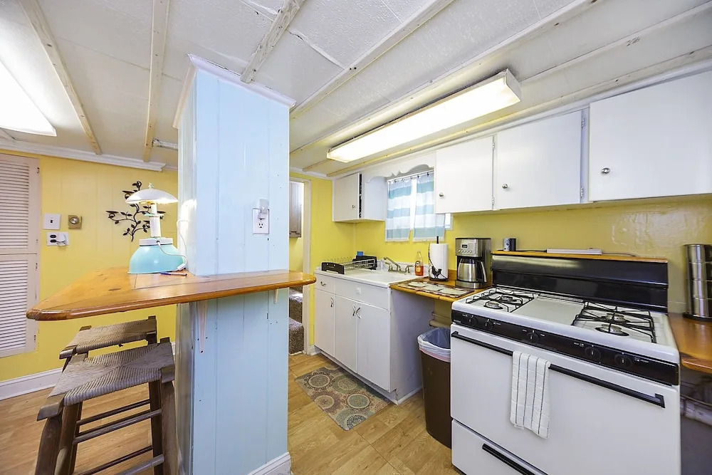 Rustic Beach Front Apt - Cozy And Right On The Beach 2 Bedroom Apts