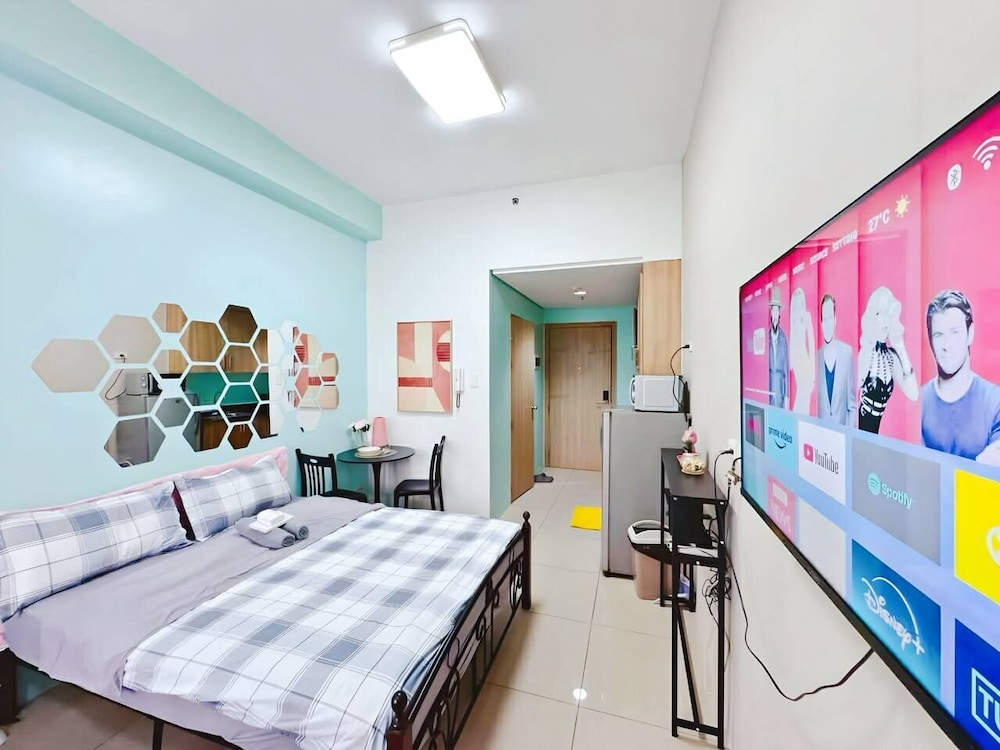 Budget Staycation MOA WiFi Smart TV