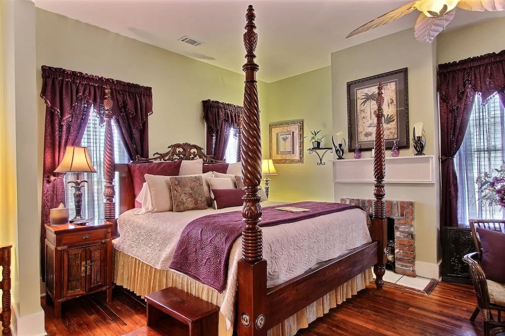 Green Palm Inn