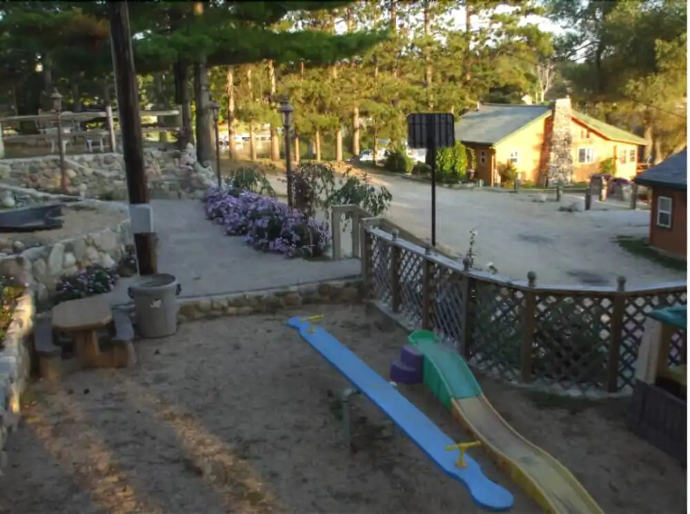 Crooked Lake Resort Cabin 6  (Hilltop Hidaway) Holiday home 3 BestStay