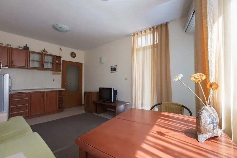 Two Bedroom Apartment with Kitchen
